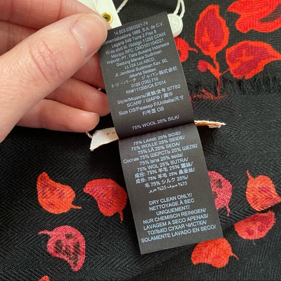 NWT Tory Burch Black Mountain Paisley oversized scarf - Picture 8 of 8